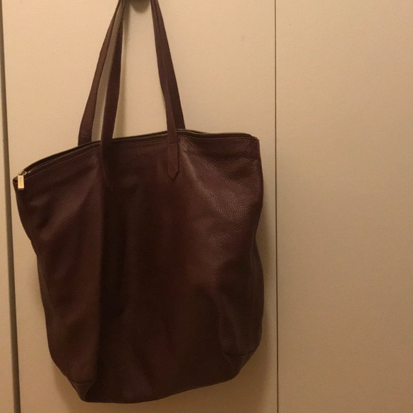 Cuyana Handbags - Cuyana pebbled leather tote burgundy